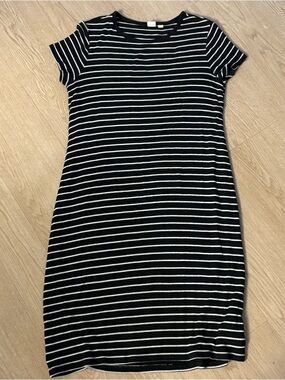 GAP Black and White Striped Knit Top